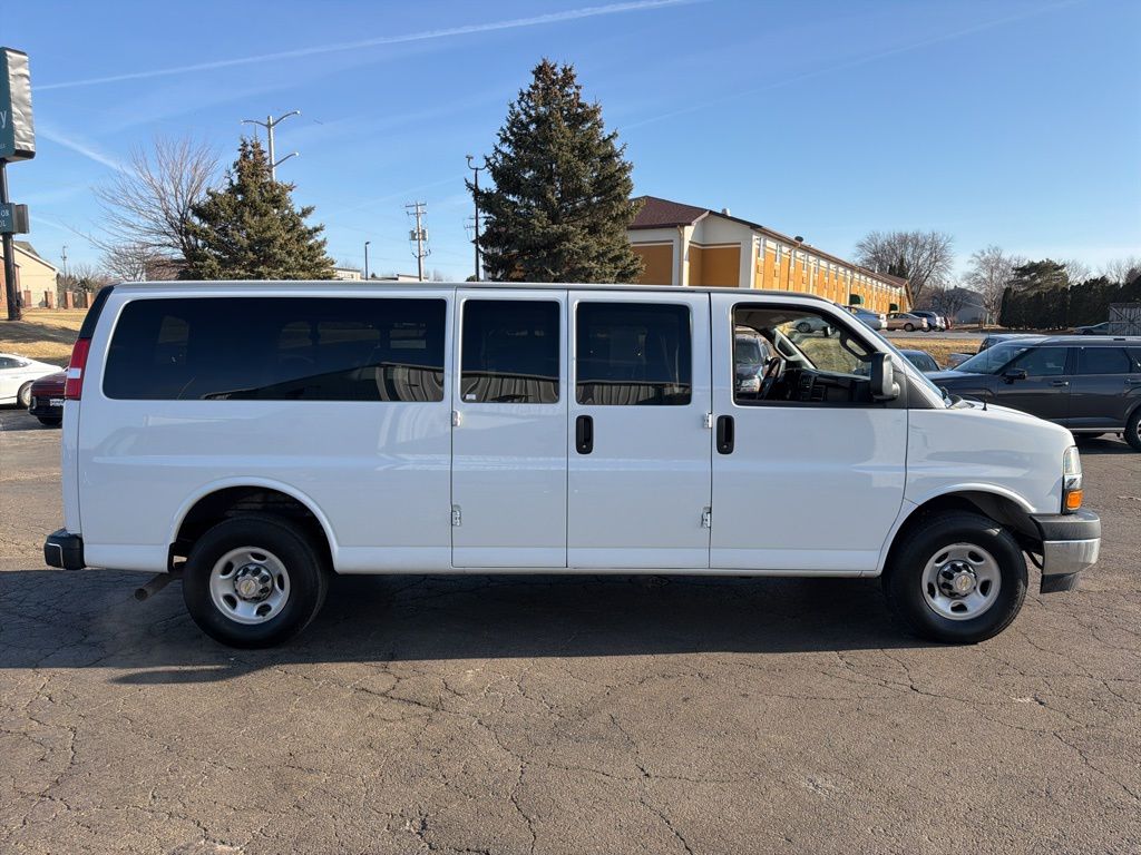 chevrolet express passenger 2024 1GAZGNF72R1223208 image chevrolet express passenger 2024 1GAZGNF72R1223208 image